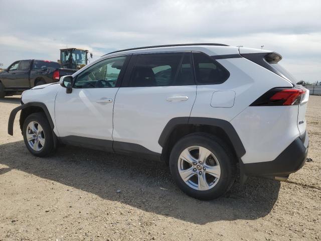 2T3R1RFV8MW181653 - 2021 TOYOTA RAV4 XLE 白色 照片 2