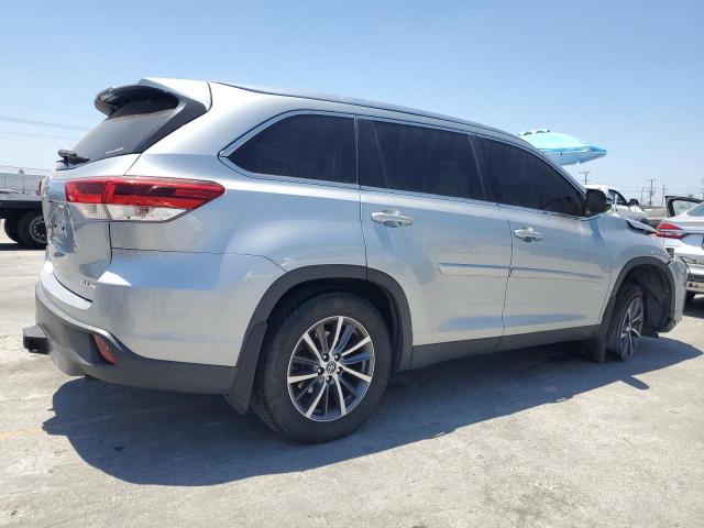 5TDJZRFH2KS575308 - 2019 TOYOTA HIGHLANDER SE SILVER photo 3