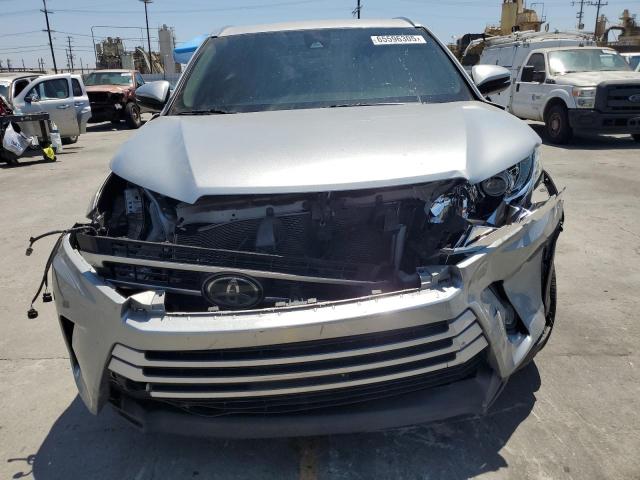 5TDJZRFH2KS575308 - 2019 TOYOTA HIGHLANDER SE SILVER photo 5