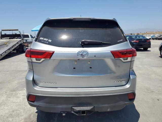 5TDJZRFH2KS575308 - 2019 TOYOTA HIGHLANDER SE SILVER photo 6