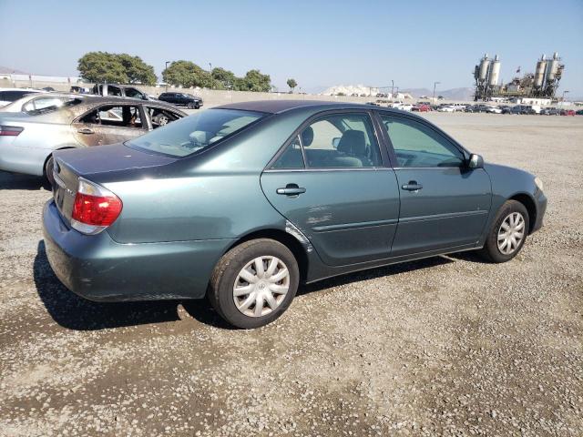 4T1BE32K35U005697 - 2005 TOYOTA CAMRY LE GREEN photo 3