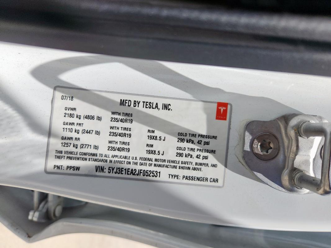 5YJ3E1EA2JF052531 - 2018 TESLA MODEL 3 WHITE photo 12