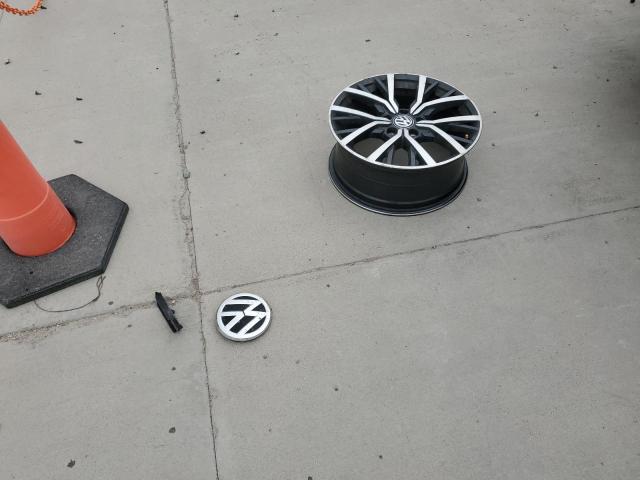 3VV2B7AX4KM108338 - 2019 VOLKSWAGEN TIGUAN SE 银色 照片 13