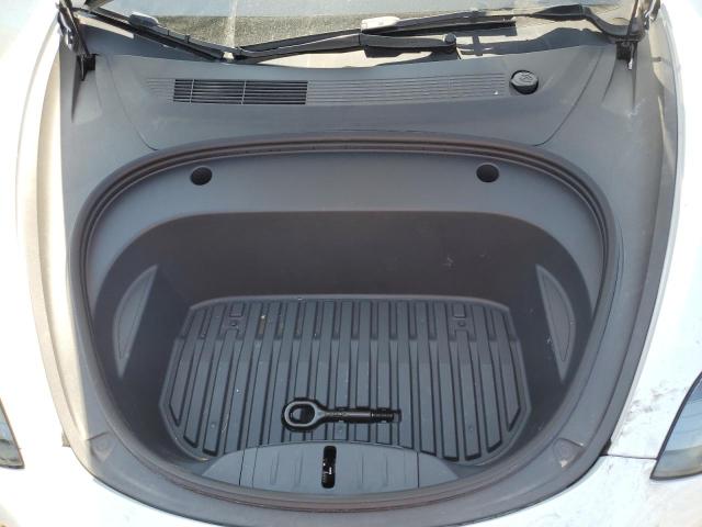 5YJ3E1EA7PF576086 - 2023 TESLA MODEL 3 Weiß Foto 11