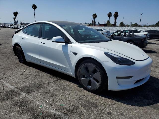 5YJ3E1EA7PF576086 - 2023 TESLA MODEL 3 Weiß Foto 4