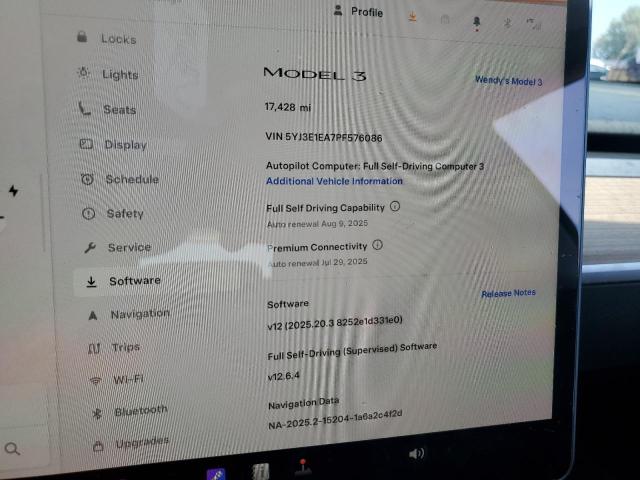 5YJ3E1EA7PF576086 - 2023 TESLA MODEL 3 Weiß Foto 9