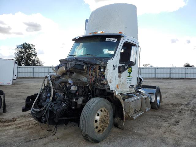 1XPBAP8X2MD762081 - 2021 PETERBILT 579 WHITE photo 2