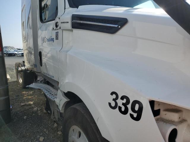 3AKGHHDRXJSJM7762 - 2018 FREIGHTLINER CASCADIA 1 WHITE photo 9