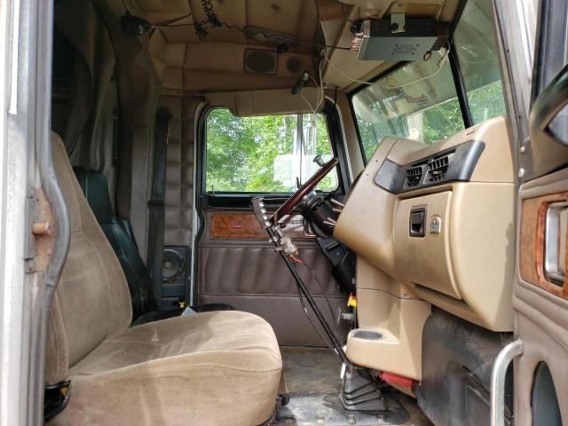 1XP5DB9X03D588760 - 2003 PETERBILT 379 TAN photo 5