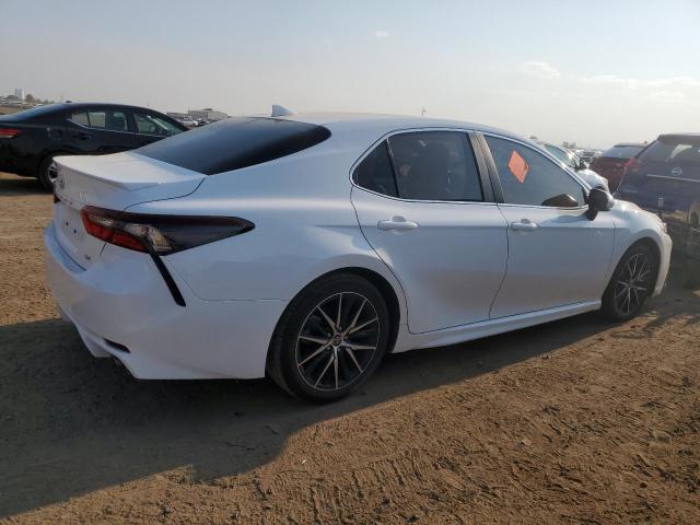 4T1G11AK5PU745388 - 2023 TOYOTA CAMRY SE NIGHT SHADE WHITE photo 3