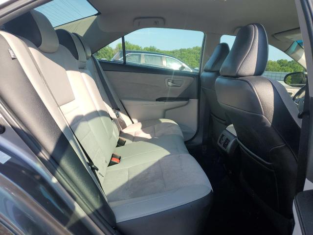 4T1BF1FK7HU329722 - 2017 TOYOTA CAMRY LE ნაცრისფერი ფოტო 10