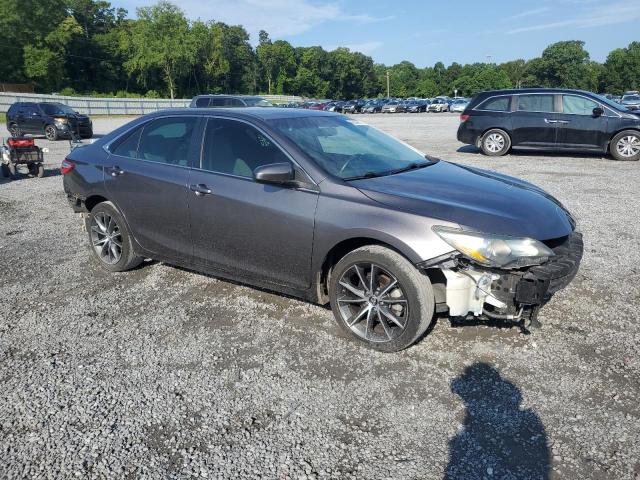 4T1BF1FK7HU329722 - 2017 TOYOTA CAMRY LE ნაცრისფერი ფოტო 4