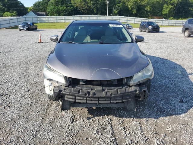 4T1BF1FK7HU329722 - 2017 TOYOTA CAMRY LE ნაცრისფერი ფოტო 5