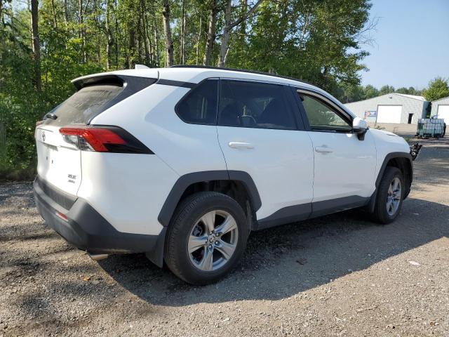 2T3R1RFV7PC378769 - 2023 TOYOTA RAV4 XLE WHITE photo 3