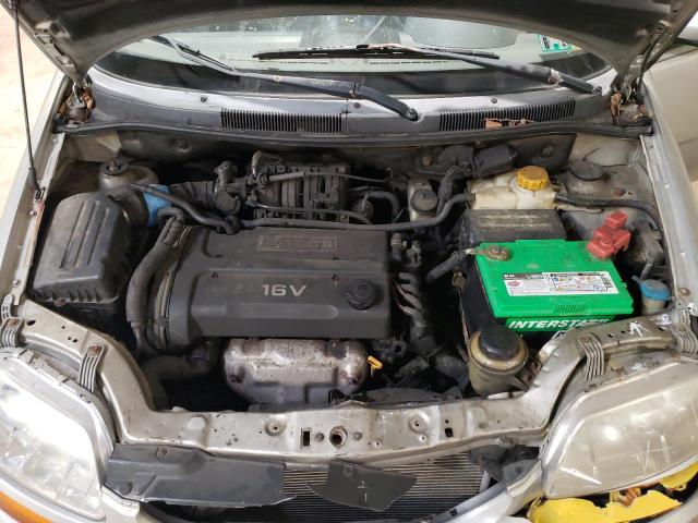 KL1TD62695B440968 - 2005 CHEVROLET AVEO BASE SILVER photo 11