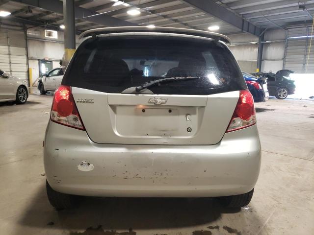 KL1TD62695B440968 - 2005 CHEVROLET AVEO BASE SILVER photo 6