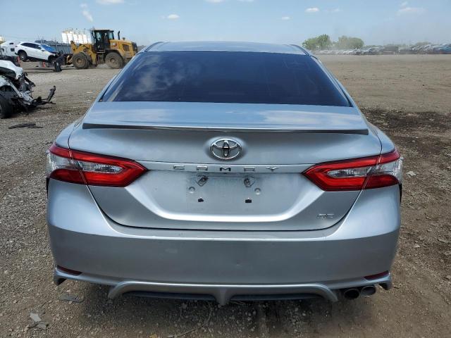 4T1B11HK2JU663917 - 2018 TOYOTA CAMRY L SILVER photo 6