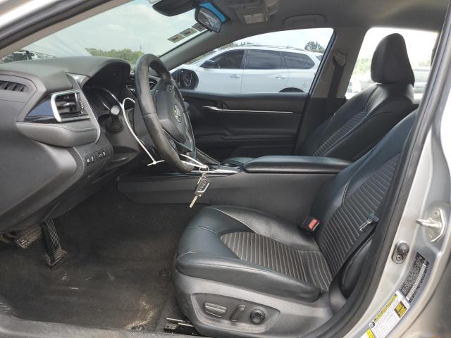 4T1B11HK2JU663917 - 2018 TOYOTA CAMRY L SILVER photo 7