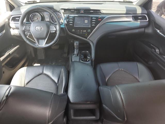 4T1B11HK2JU663917 - 2018 TOYOTA CAMRY L SILVER photo 8