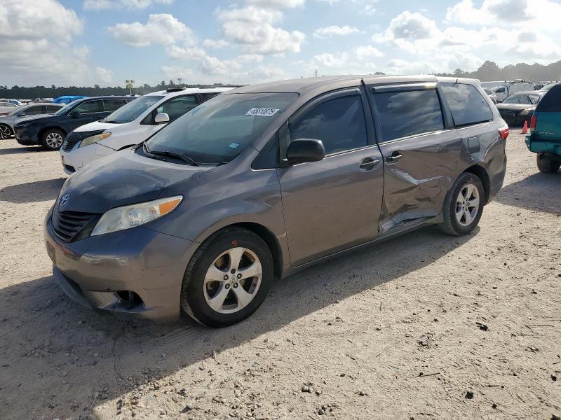 2017 TOYOTA SIENNA, 