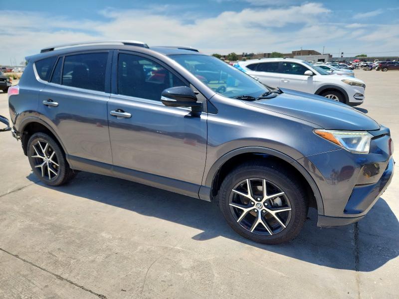 JTMNFREV1HJ714626 - 2017 TOYOTA RAV4 SE ნაცრისფერი ფოტო 4