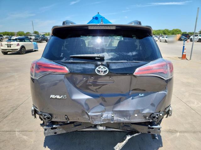 JTMNFREV1HJ714626 - 2017 TOYOTA RAV4 SE ნაცრისფერი ფოტო 6