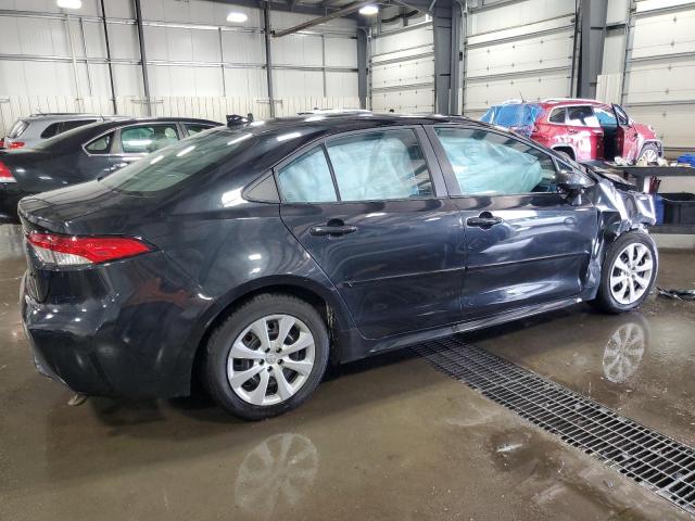 5YFEPMAE2NP319349 - 2022 TOYOTA COROLLA LE BLACK photo 3