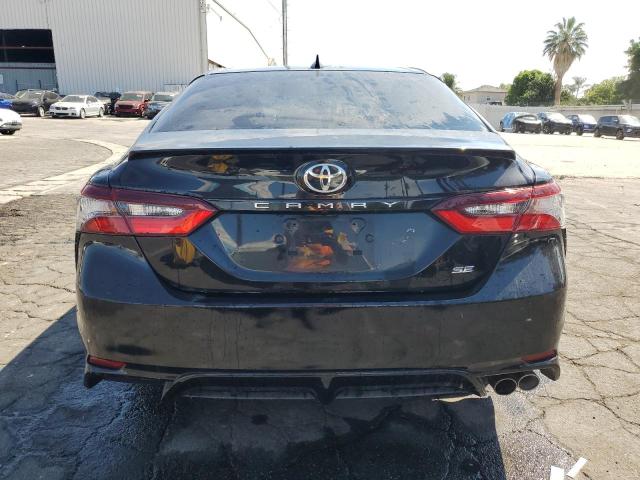 4T1G11AK6MU482713 - 2021 TOYOTA CAMRY SE BLACK photo 6