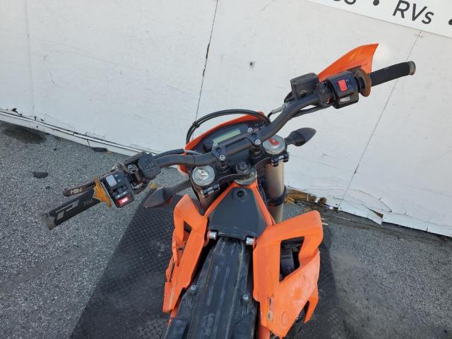 VBKLEV409MM709609 - 2021 KTM 690 ENDURO R ORANGE photo 8