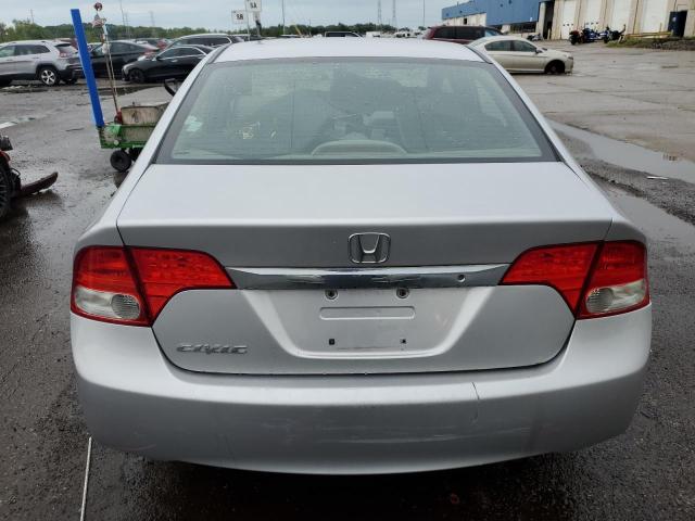 19XFA16509E044908 - 2009 HONDA CIVIC LX SILVER photo 6