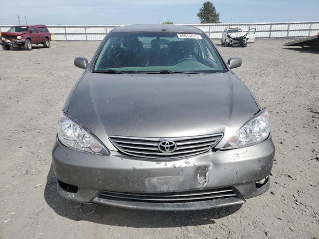 4T1BE30K95U556476 - 2005 TOYOTA CAMRY LE GRAY photo 5