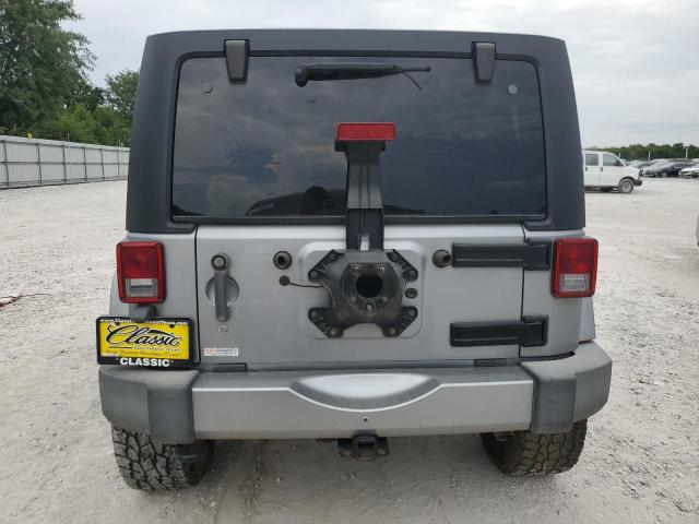 1C4BJWEG0GL149578 - 2016 JEEP WRANGLER U SAHARA SILVER photo 6