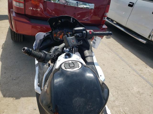 JKAEXEJ12KDA03108 - 2019 KAWASAKI EX650 J თეთრი ფოტო 5