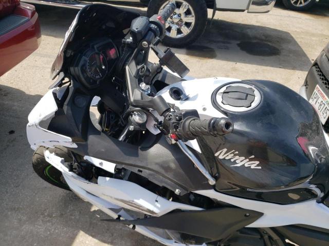 JKAEXEJ12KDA03108 - 2019 KAWASAKI EX650 J თეთრი ფოტო 9