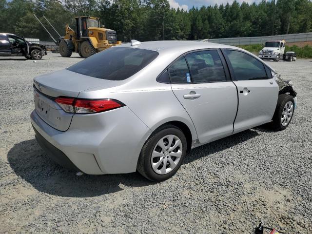 5YFB4MDE7RP223326 - 2024 TOYOTA COROLLA LE ვერცხლისფერი ფოტო 3
