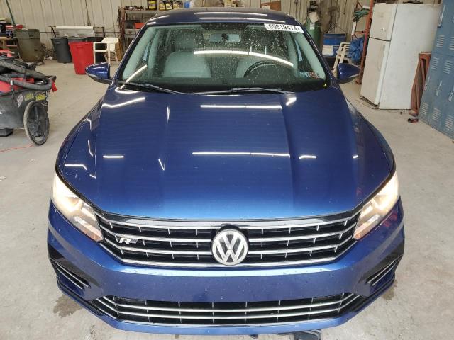 1VWDT7A37HC050394 - 2017 VOLKSWAGEN PASSAT R-LINE Blau Foto 5