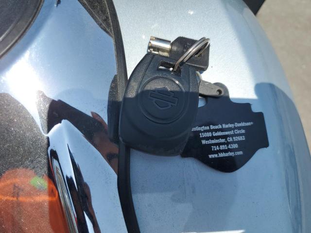 1HD1KH72XSB613964 - 2025 HARLEY-DAVIDSON FLTRX 银色 照片 8