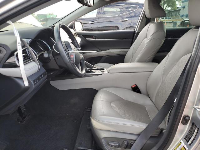 4T1F11AK3MU610336 - 2021 TOYOTA CAMRY XLE 灰色 照片 7