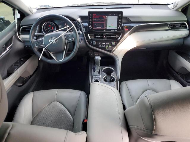 4T1F11AK3MU610336 - 2021 TOYOTA CAMRY XLE 灰色 照片 8