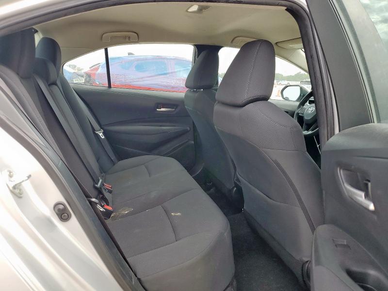 5YFEPMAE7MP215955 - 2021 TOYOTA COROLLA LE Silber Foto 10