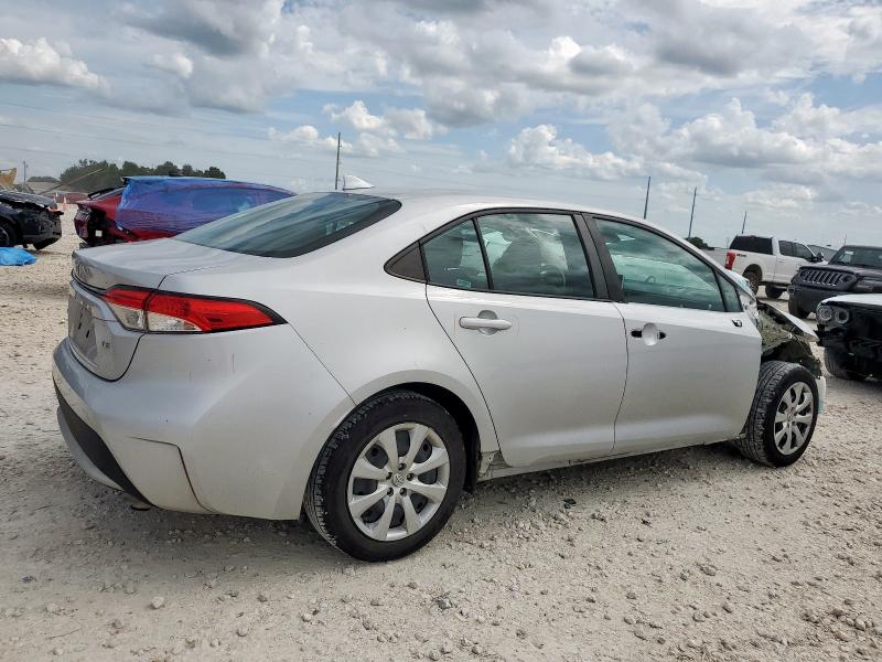 5YFEPMAE7MP215955 - 2021 TOYOTA COROLLA LE Silber Foto 3