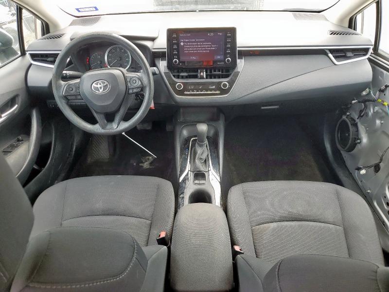 5YFEPMAE7MP215955 - 2021 TOYOTA COROLLA LE Silber Foto 8