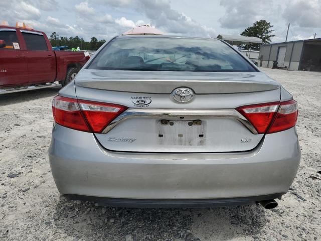 4T1BF1FK9HU425268 - 2017 TOYOTA CAMRY LE SILVER photo 6