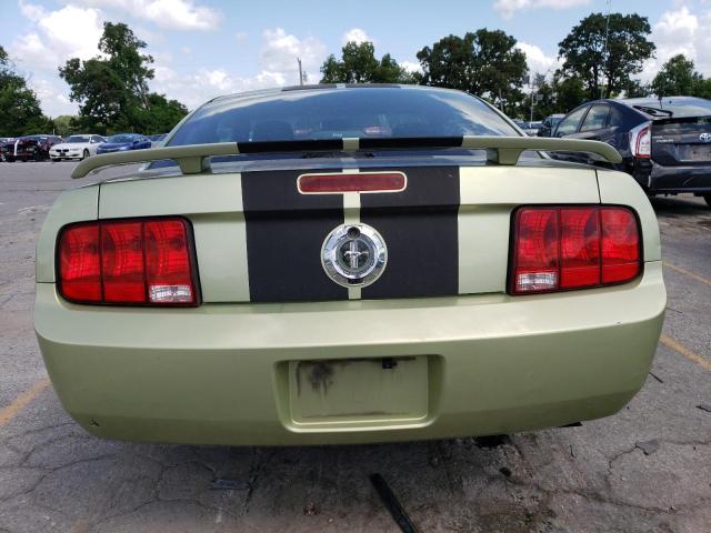 1ZVFT80N355129742 - 2005 FORD MUSTANG GREEN photo 6