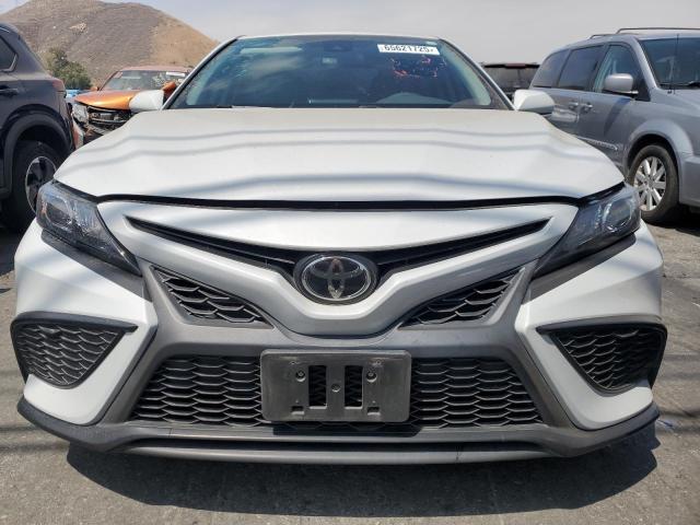 4T1G11AK2PU140048 - 2023 TOYOTA CAMRY SE NIGHT SHADE WHITE photo 5