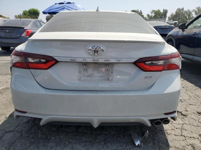 4T1G11AK2PU140048 - 2023 TOYOTA CAMRY SE NIGHT SHADE WHITE photo 6