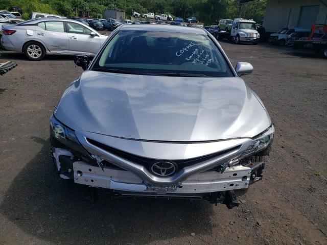 4T1T11AK2RU189705 - 2024 TOYOTA CAMRY SE NIGHT SHADE SILVER photo 5