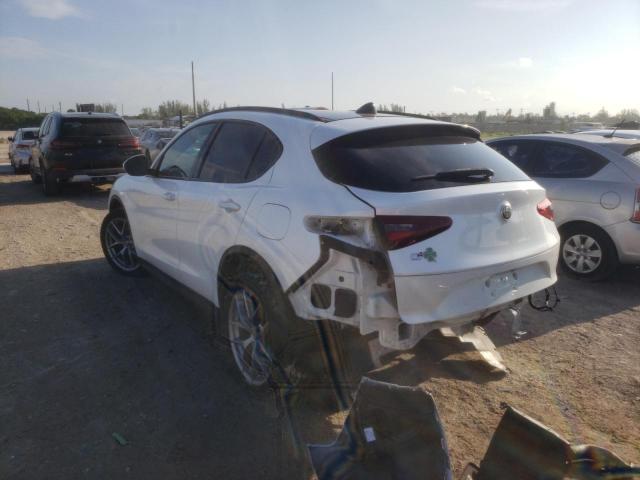 ZASFAKNNXJ7B88288 - 2018 ALFA ROMEO STELVIO TI SPORT WHITE photo 2