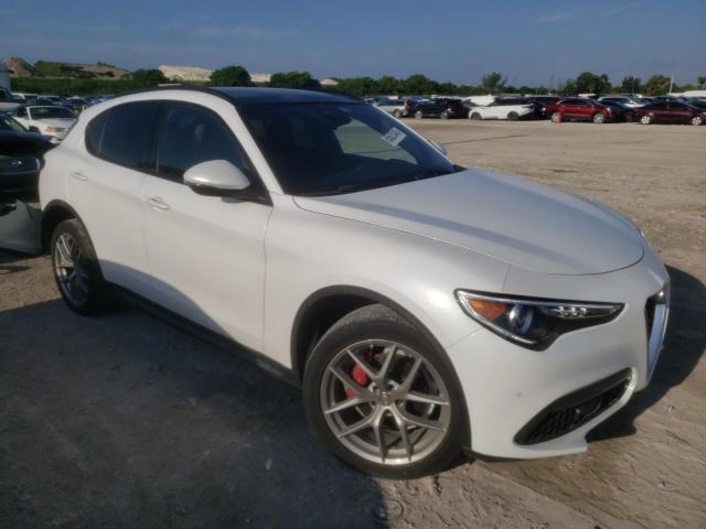 ZASFAKNNXJ7B88288 - 2018 ALFA ROMEO STELVIO TI SPORT WHITE photo 4