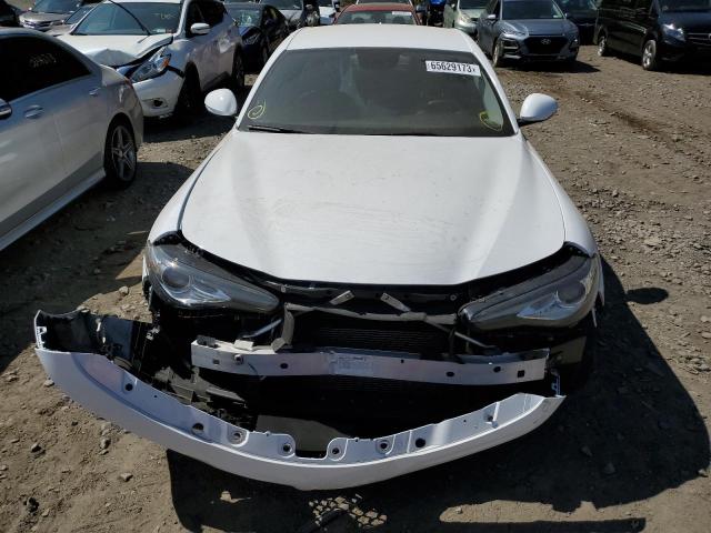 ZARFAEDN7J7573602 - 2018 ALFA ROMEO GIULIA Q4 WHITE photo 5